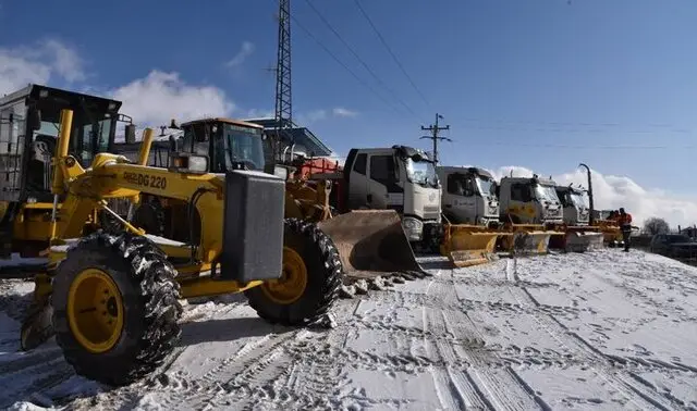 آماده‌باش کامل در کردستان؛ ۳۲۵ ماشین‌آلات راهداری زمستانی به میدان آمدند!
