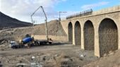 آغاز طرح فوری تعمیر و ارتقا حفاظ‌های بتنی پل‌های جاده‌ای قم برای حفظ جان رانندگان