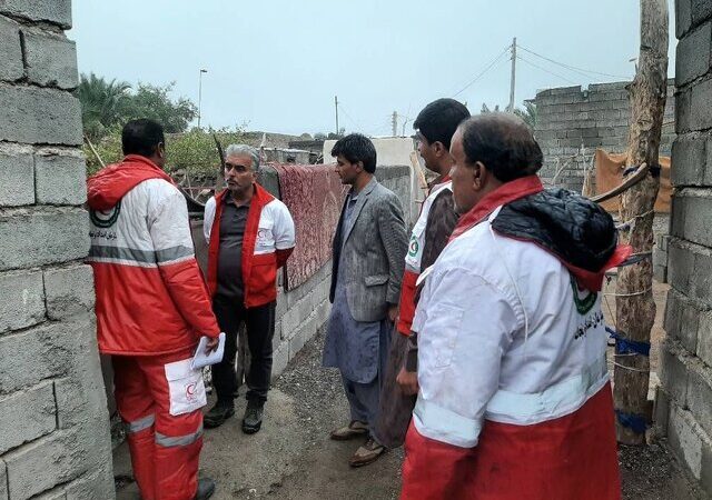 هلال‌احمر سیستان و بلوچستان با تمام قوا به کمک سیل‌زدگان فنوج آمد!