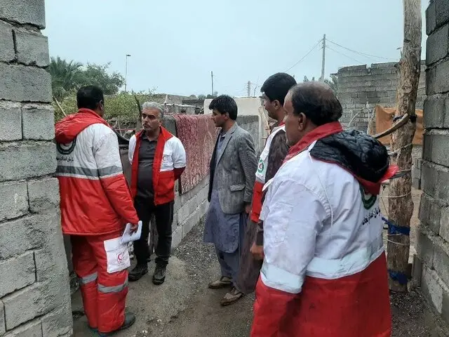 هلال‌احمر سیستان و بلوچستان با تمام قوا به کمک سیل‌زدگان فنوج آمد!