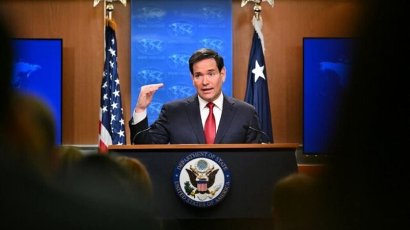 وزیر خارجه آمریکا دوباره ایران را به حمایت از تروریسم و برنامه هسته‌ای نظامی متهم کرد!