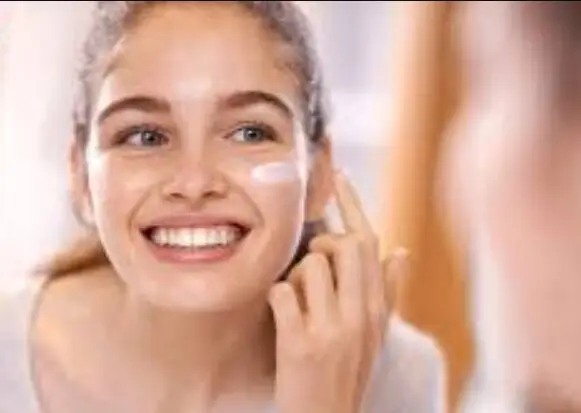 وقتی مراقبت بیش‌ازحد پوست نوجوانان، دردسرساز می‌شود؛ پشت پرده ترندهای خطرناک شبکه‌های اجتماعی