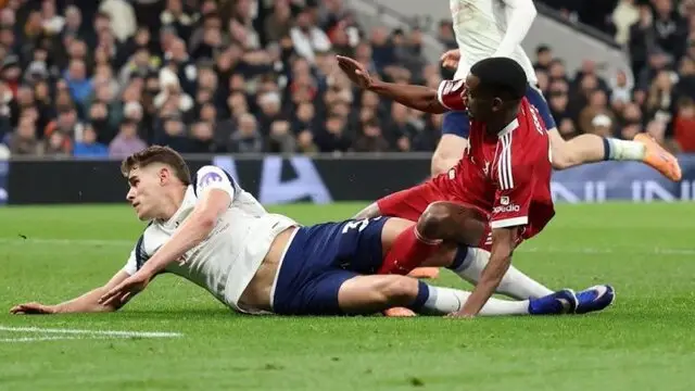 مصدومیت دردناک ایساک پس از گلزنی؛ نگرانی‌ها از پارگی رباط صلیبی و دوری ۹ ماهه