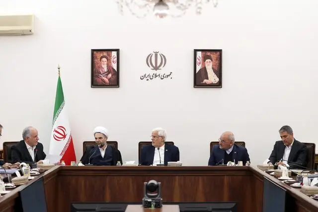 عارف فاش کرد؛ همدلی بی‌سابقه دولت و قوا برای مقابله با فشار معیشتی مردم