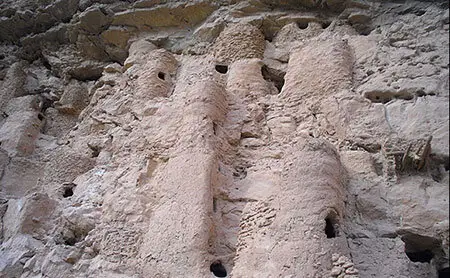 کشف انبارهای گندم ۸۰۰ ساله در دل صخره‌های اسرارآمیز روستای زید ایلام!