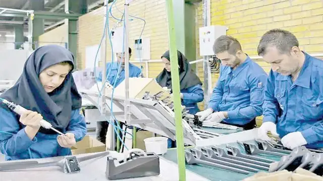 چرا نرخ مشارکت زنان در بازار کار ایران به کمتر از یک‌سوم میانگین جهانی رسیده؟