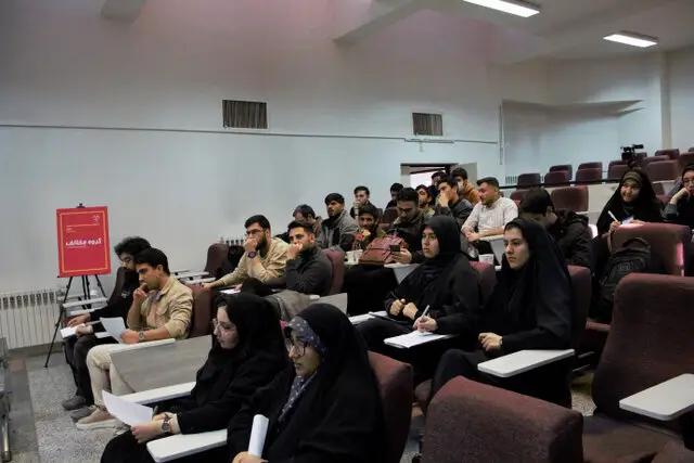 رقابت نفس‌گیر ۱۴ تیم در مناظرات دانشجویی قم؛ نسل آینده ایران چگونه شکل می‌گیرد؟