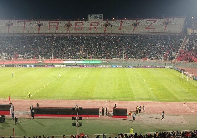 حضور ۲۶ هزار تماشاگر تبریزی در سرمای زیر صفر برای حمایت از تراکتور!