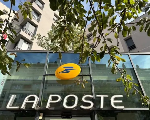 حمله سایبری بزرگ به پست فرانسه در آستانه کریسمس؛ تحویل بسته‌ها فلج شد!