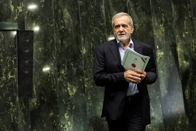 چرا برخی نمایندگان به جای حل مشکلات، به دنبال تسویه‌حساب با پزشکیان هستند؟