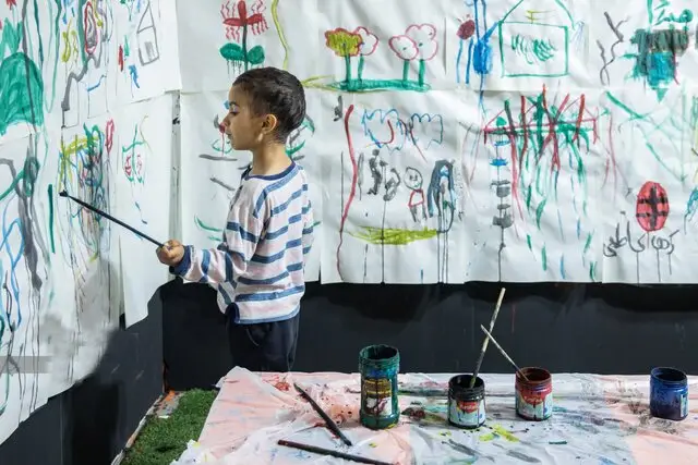 نسل کودکان گلخانه‌ای؛ بحران هویتی که نادیده گرفته می‌شود!