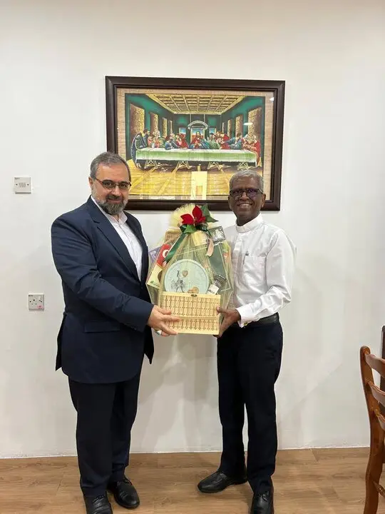 شگفت‌انگیز سر اسقف متدیست از مدارس مالزی پس از دیدار با رایزن فرهنگی ایران - وب‌گردی