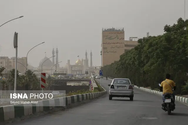 هوای قم همچنان درگیر آلودگی شدید؛ نفس کشیدن برای همه سخت‌تر شد!