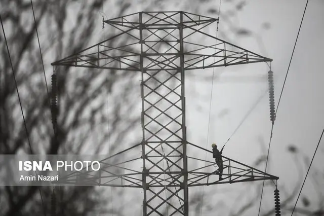 تلاش نفس‌گیر تیم‌های برق بشاگرد برای بازسازی فوری ۲۳۲۵ متر شبکه آسیب‌دیده!