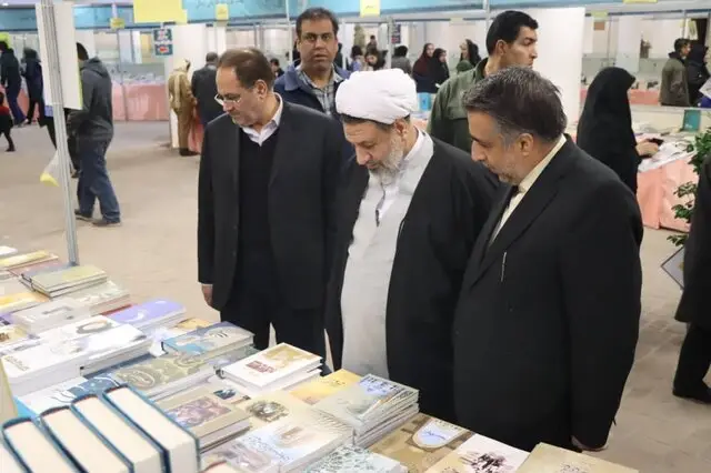 نماینده ولی‌فقیه در کرمان: نمایشگاه کتاب، فرصتی طلایی برای افزایش سرانه مطالعه در استان