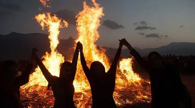 نسل جوان ایرانی چگونه آیین‌های باستانی و جشن‌های غربی را بازتعریف می‌کند؟