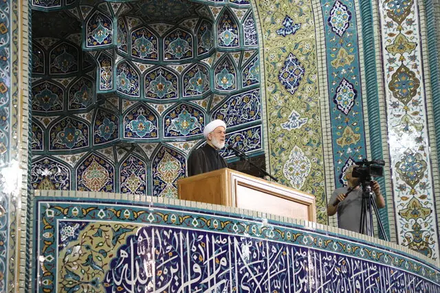 امام جمعه موقت تبریز: بصیرت، کلید عبور از فتنه‌های پیچیده دشمن است