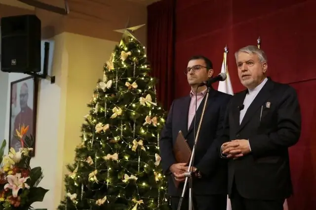 صالحی امیری پیام صلح و محبت حضرت مسیح را در کلیسای سنت ژوزف برجسته کرد