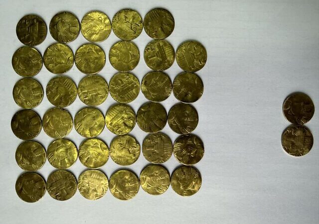 کشف حیرت‌انگیز ۳۷ سکه ساسانی در اسدآباد؛ ماجرایی که همه را شگفت‌زده کرد