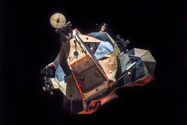 تصویر شگفت‌انگیز ناسا از ماژول قمری آپولو ۱۷ که رازهای فضا را فاش می‌کند!