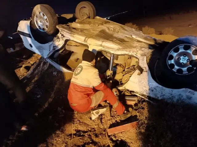 واژگونی مرگبار پژو پارس در اتوبان قم-تهران؛ یک کشته و دو مصدوم در شب حادثه