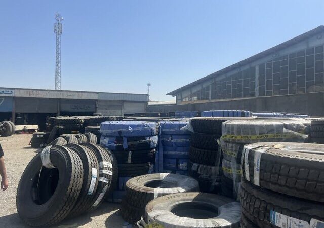 کشف حیرت‌انگیز بیش از ۲۰۰۰ حلقه لاستیک قاچاق در قلب سیستان و بلوچستان!