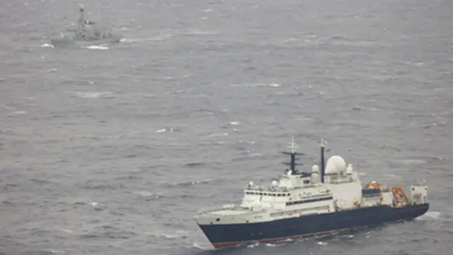 افشای تصویری جنجالی از همراهی زیردریایی روس با کشتی تحقیقاتی در آب‌های انگلیس!