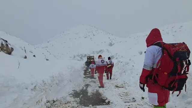 نجات معجزه‌آسای ۱۴ نفر گرفتار در کولاک سهمگین سردشت؛ تیم امداد چگونه وارد عمل شد؟