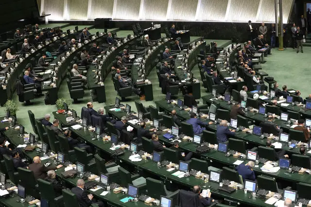 تذکر ۴۹ نماینده به رئیس‌جمهور درباره ساماندهی نیروهای شرکتی و قراردادی