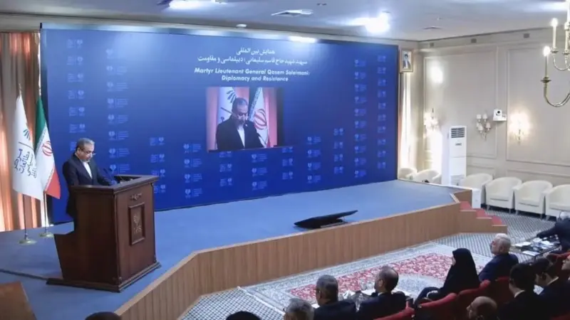 عراقچی: دیپلماسی ایران یک دیپلماسی مقاومت‌محور است/ بر مبنای مقاومت شکل گرفته و بر همین مبنا حرکت می‌کند/ سردار سلیمانی با نگاهی استراتژیک و فراملی، گفتمان مقاومت را از حصار مفاهیم نظری و شعاری خارج ساخت