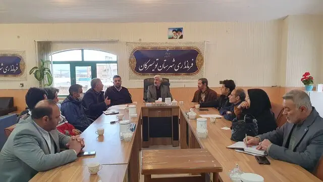 فرماندار: حفظ باغات و تقویت هویت باغ‌شهری، محور توسعه گردشگری تویسرکان است