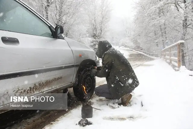 انسداد برخی محورهای استان سمنان در اثر برف و بوران + ویدیو