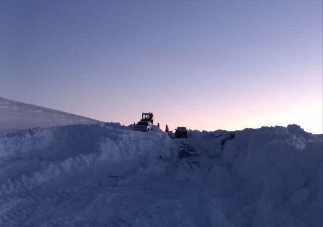 بازگشایی محور ارتباطی ۲۸ روستای شهرستان باروق 