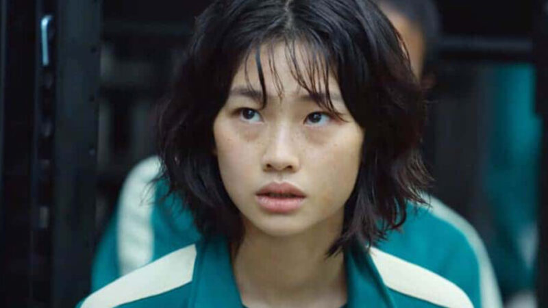 بازیگر «اسکوییدگیم» با پیراهن نقره‌ای خاص خود در ایونت لوکس غوغا کرد!