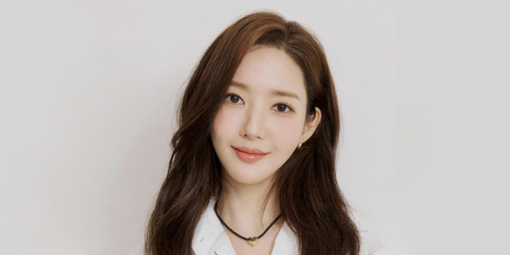 پارک مین‌یونگ با استایل‌های خزدارش؛ راز جذابیت فصل در لباس‌های رسمی!