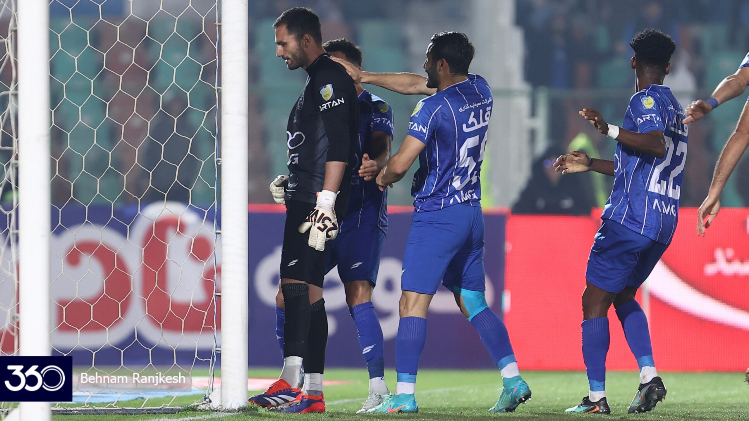 آدان با هفتمین مهار پنالتی‌اش، استقلال را به صدر جدول رساند؛ از مهار مسی تا درخشش برابر فولاد!