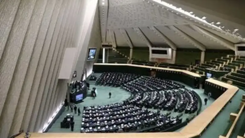 نامه جنجالی ۱۶۵ نماینده مجلس به سران قوا؛ نقد تند سیاست‌های ارزی کشور