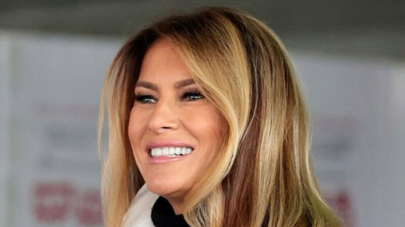 ملانیا ترامپ با کت مخملی خاص، تعریف تازه‌ای از جذابیت در کاخ سفید ساخت!