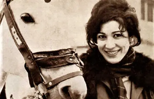 فروغ فرخزاد؛ زنی که با رها کردن موهایش در باد شعر نوشت و اسطوره شد!