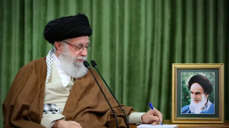 رهبر انقلاب: جنگ هسته‌ای نیست؛ نبرد امروز مقابله با ظلم و تحکّم نظام سلطه است!