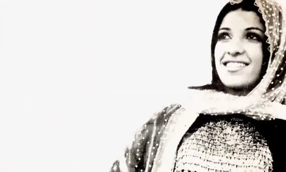 عکس| سفر در زمان؛ «پونه» خواننده قبل انقلاب بعد 50 سال در 69 سالگی؛ سال 1402