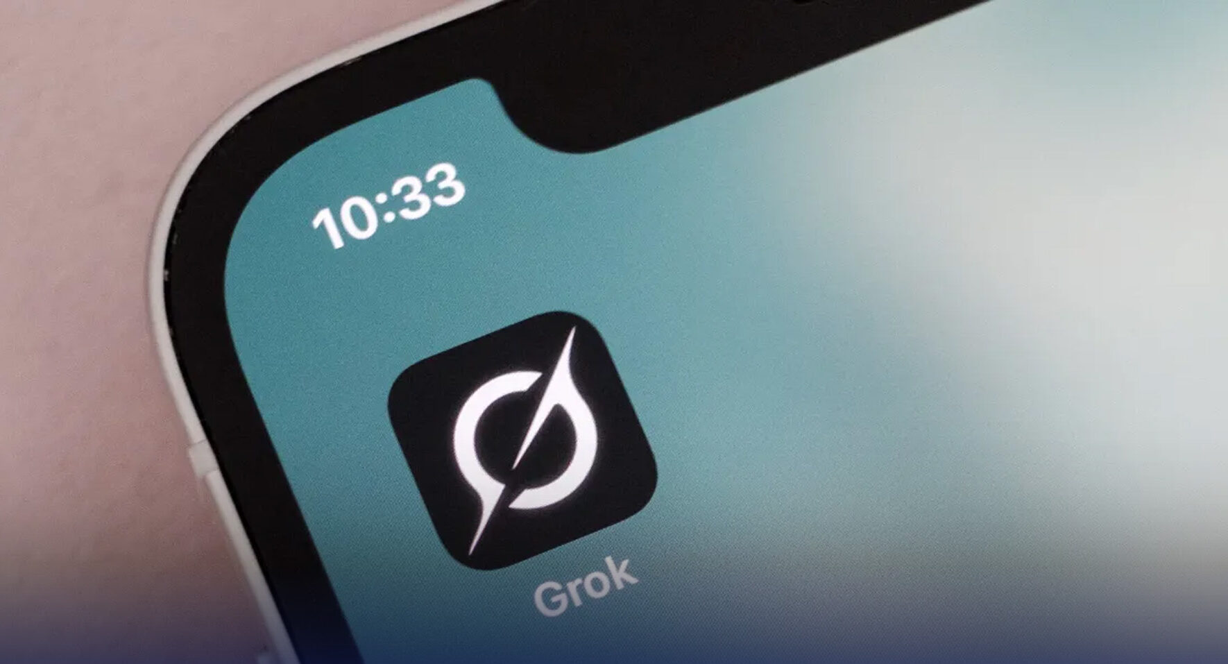 هوش مصنوعی ایلان ماسک با لهجه طبیعی فارسی، تحولی شگفت‌انگیز در مکالمه صوتی