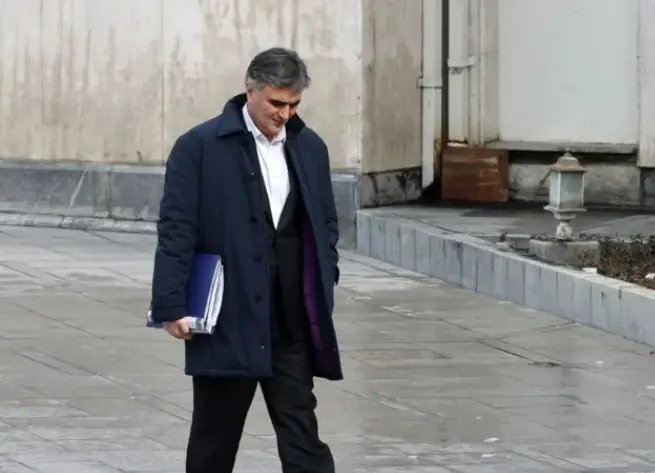 چرا قیمت خودرو از دلار هم سبقت گرفت؟ نگاهی به رشد حیرت‌انگیز ۱۸۴۸ درصدی در بازار داخلی!