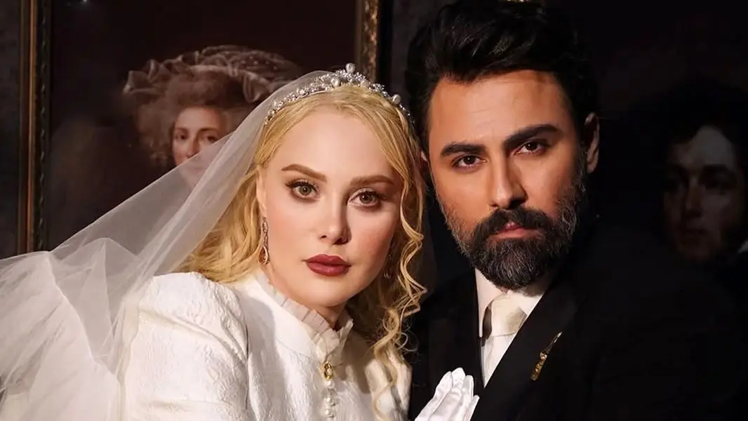 نخستین تصویر جذاب آرام جعفری و همسرش پس از عروسی پرحاشیه با استایل خاص یلدایی!