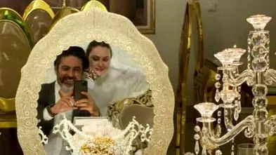 رقص شگفت‌انگیز کارکنان عروسی در اتاق؛ لحظه‌ای پرانرژی که همه را متحیر کرد!