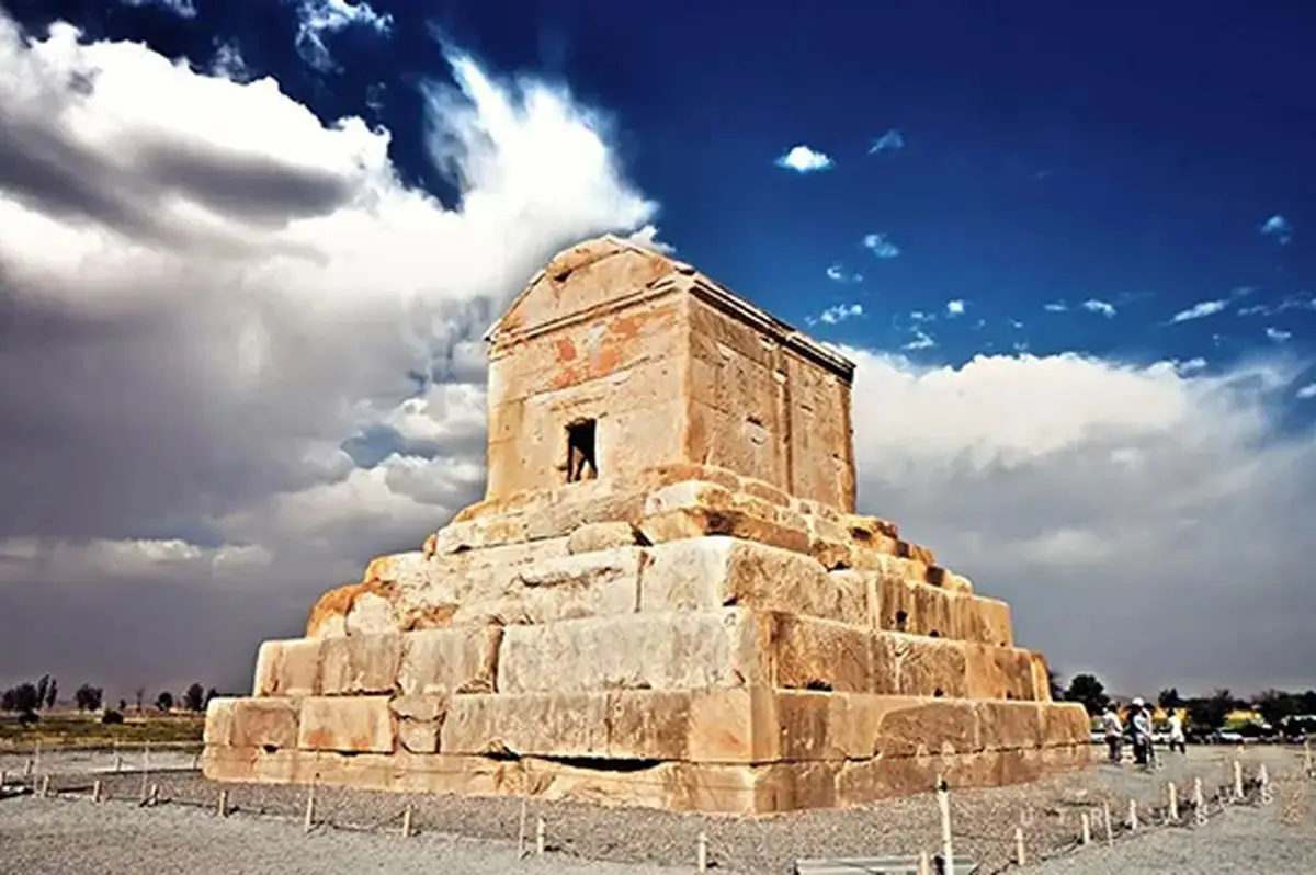 تصویری نایاب از پاسارگاد ۱۰۰ سال پیش؛ جایی بدون حصار و جاده‌های امروزی!