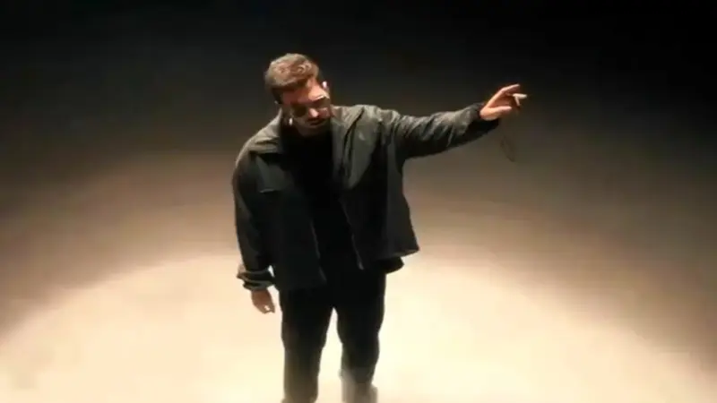 آصف آریا با «دستم بی نمکه»؛ تکه‌کلامی برای آدم‌های بی‌معرفت!