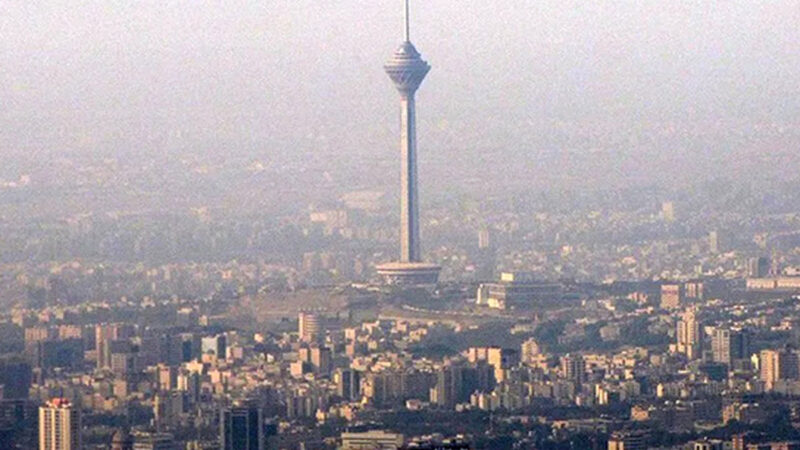 کاهش نسبی آلودگی هوای تهران پس از بارش برف؛ شاخص امروز در محدوده زرد قرار گرفت