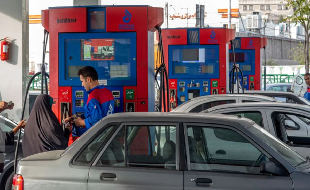 سهمیه بنزین خودروهای وارداتی کم‌مصرف همچنان حفظ می‌شود؛ خبر خوش برای رانندگان رنو و تویوتا