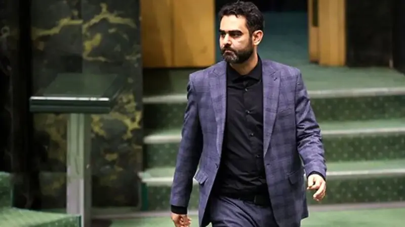 کنایه تند و جنجالی سردبیر فرهیختگان به ثابتی؛ عکس منتشر شد!